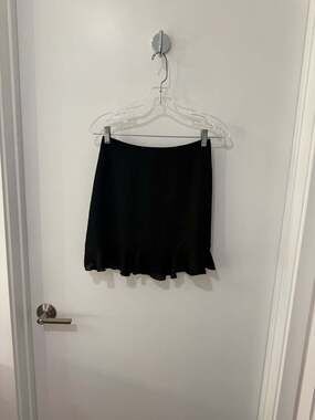 Sunday Best Black Ruffle Hem Mini Skirt Sz 2